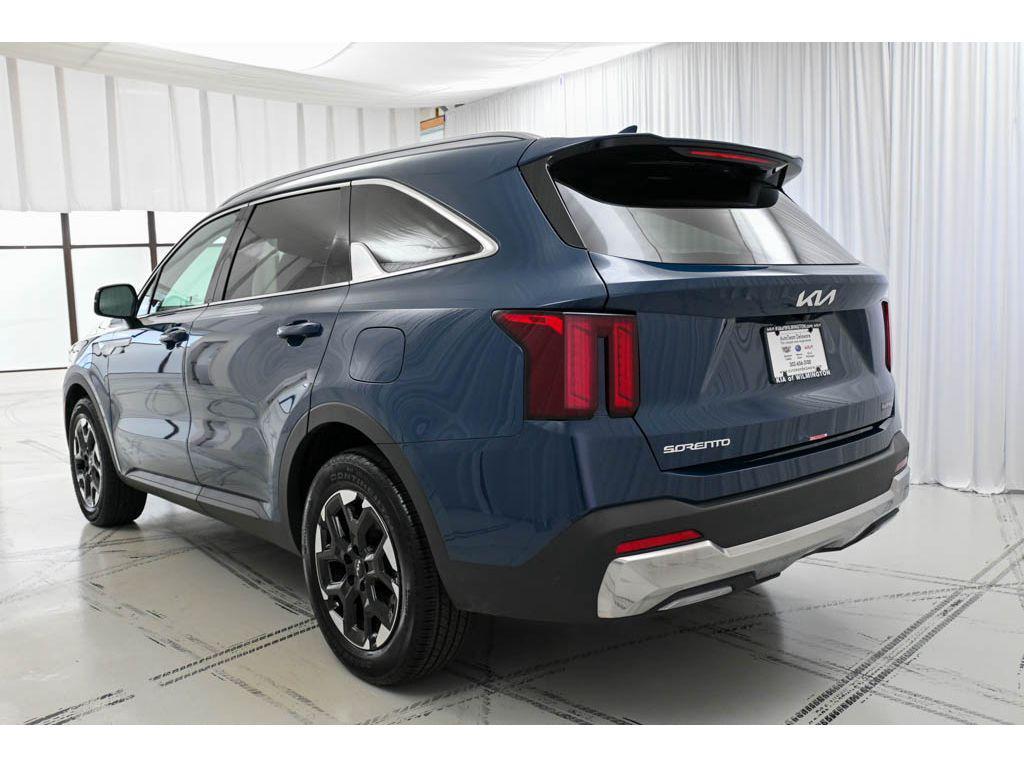 used 2025 Kia Sorento car, priced at $32,185