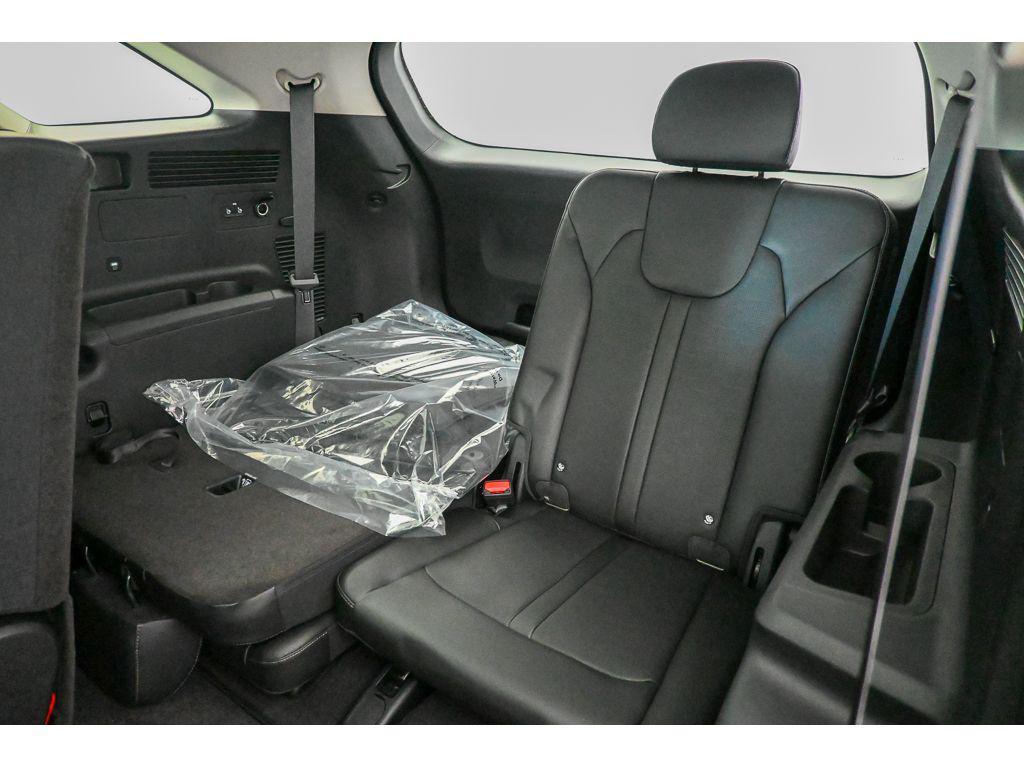 new 2025 Kia Sorento car, priced at $38,060