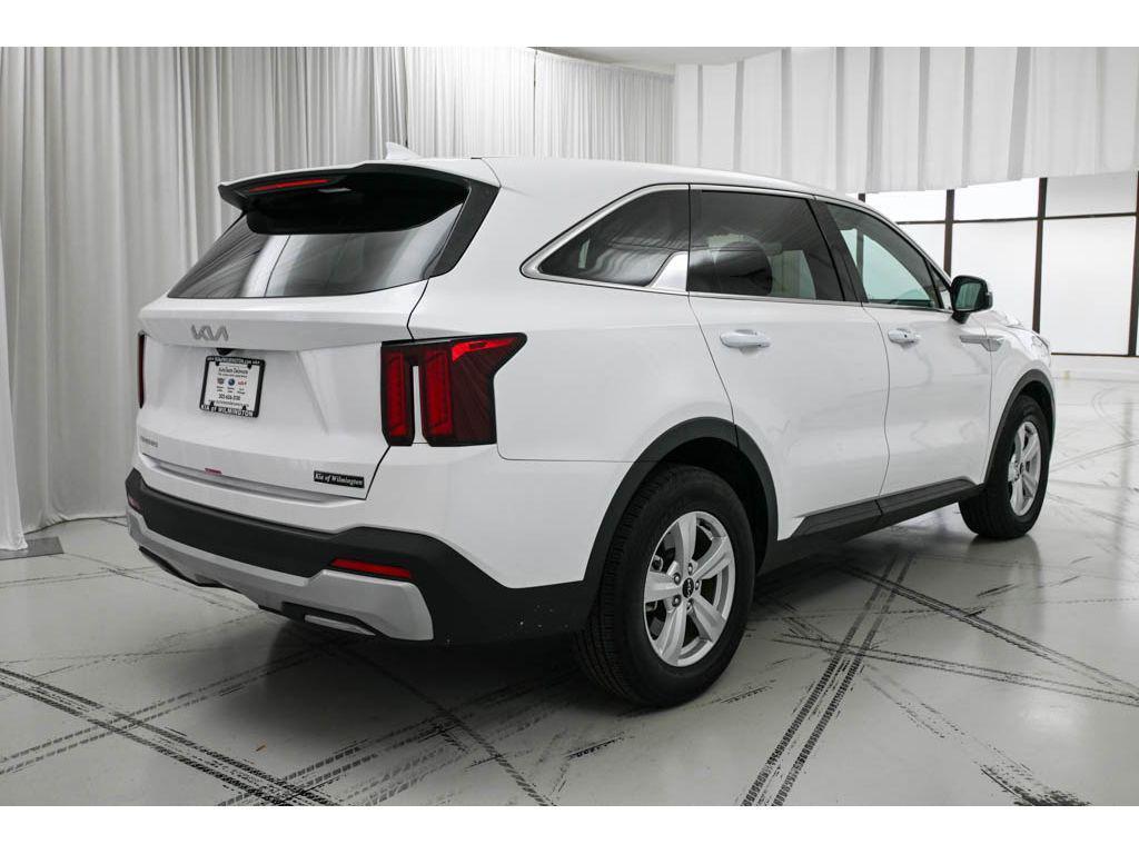 used 2025 Kia Sorento car, priced at $28,595