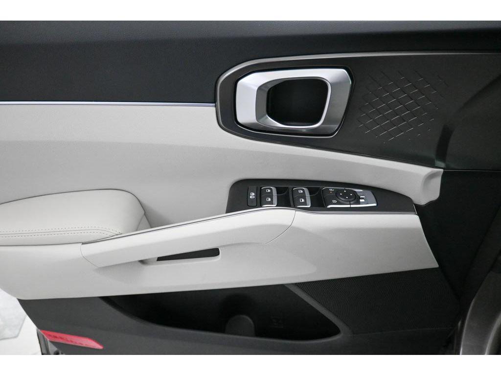 new 2026 Kia Sorento Hybrid car, priced at $42,745