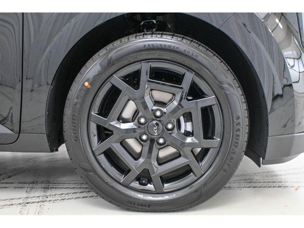 new 2026 Kia Carnival Hybrid car, priced at $55,395