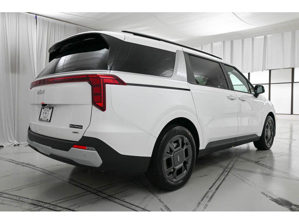 new 2026 Kia Carnival Hybrid car, priced at $44,760