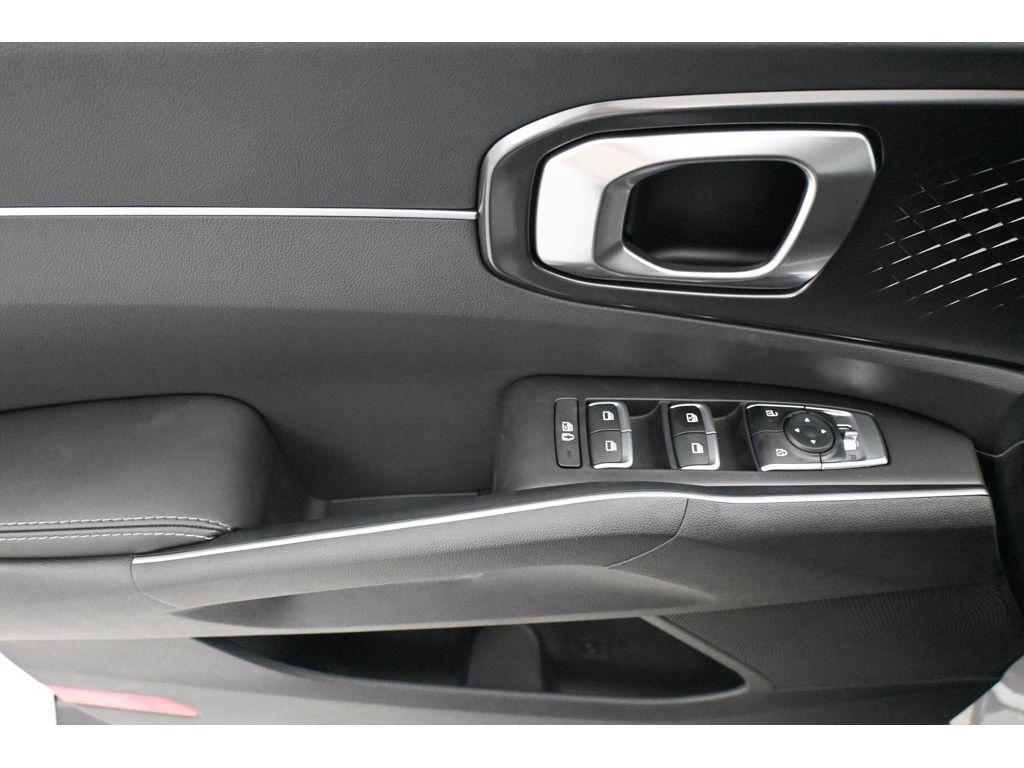new 2025 Kia Sorento car, priced at $39,025