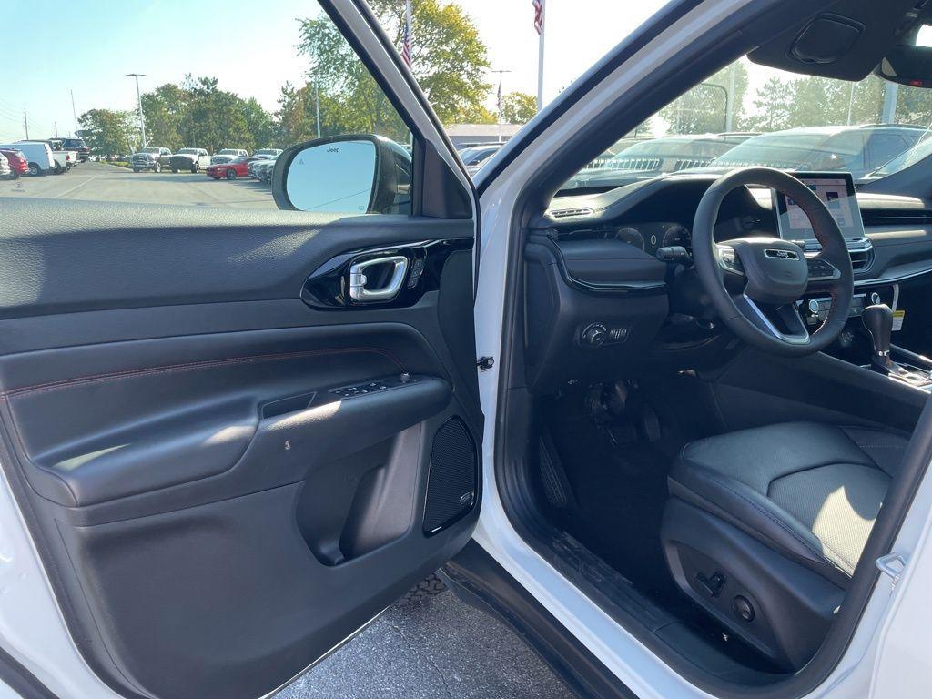 new 2025 Jeep Compass car, priced at $35,814