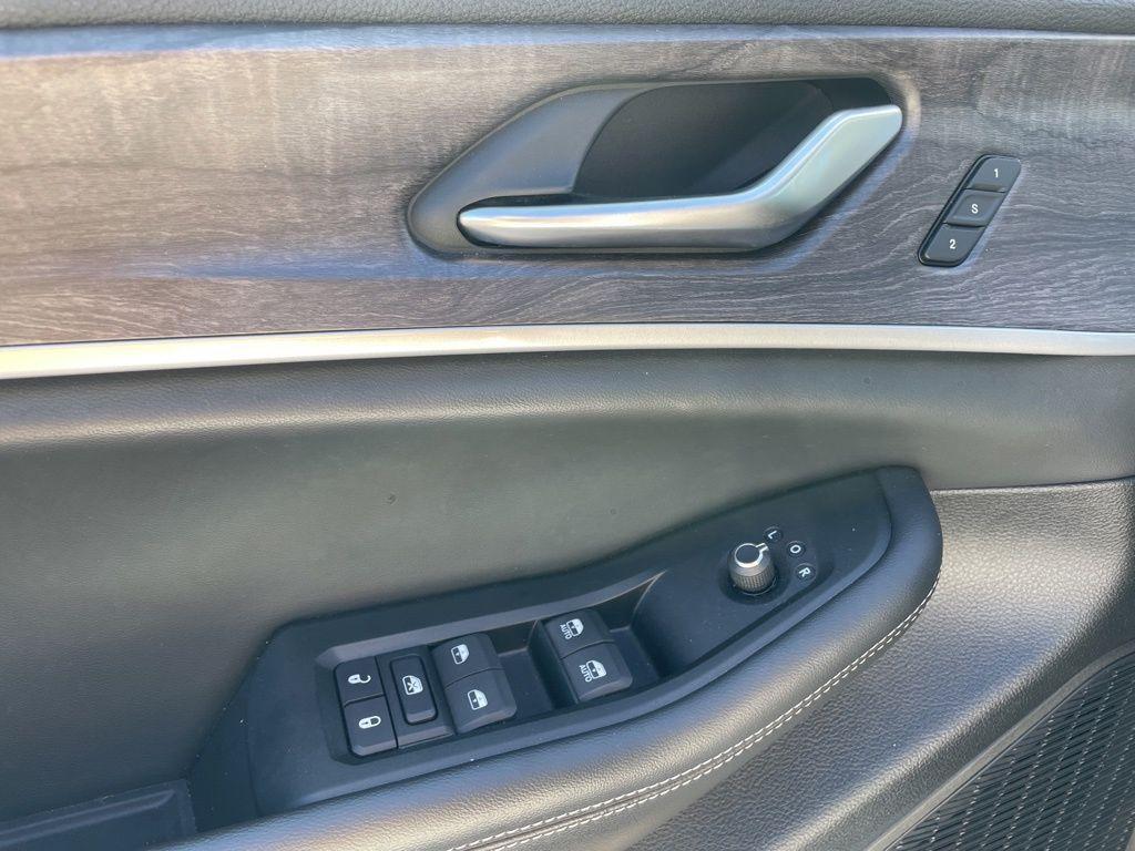 used 2024 Jeep Grand Cherokee car, priced at $38,518