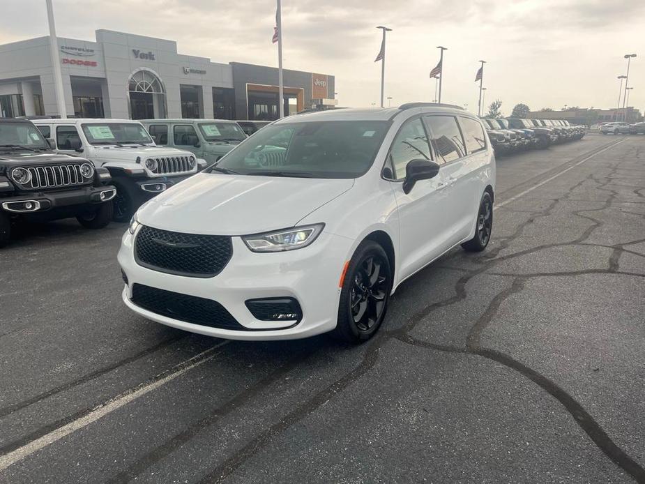 new 2024 Chrysler Pacifica car, priced at $44,104