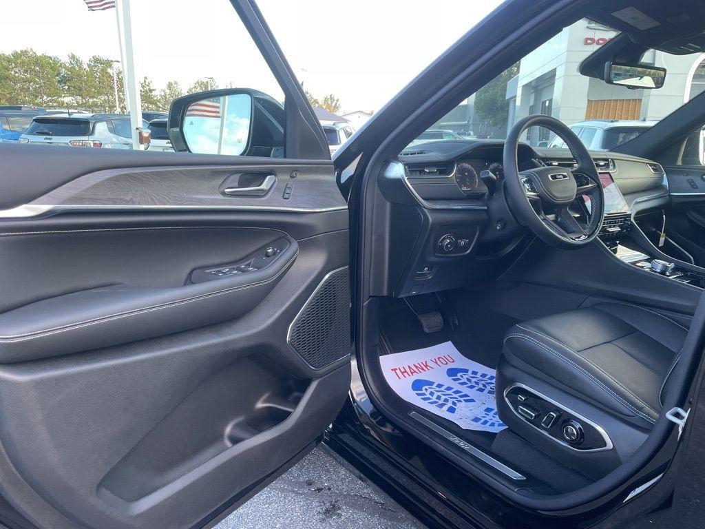 new 2025 Jeep Grand Cherokee car, priced at $60,552