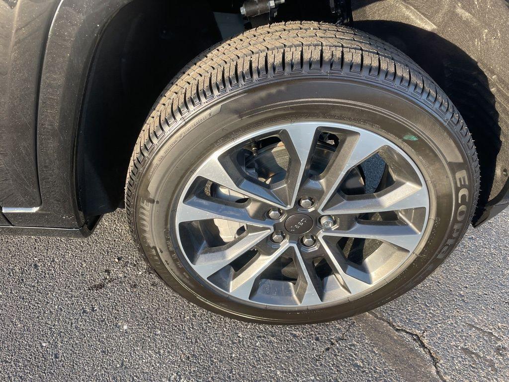 new 2025 Jeep Grand Cherokee car, priced at $60,552