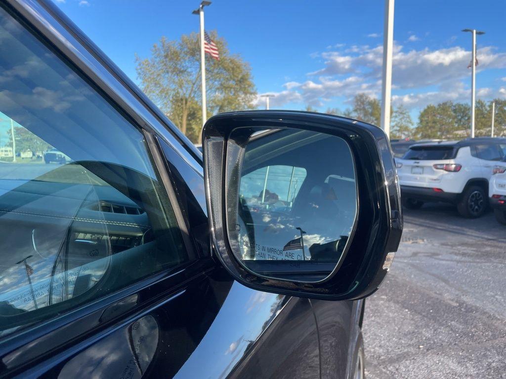 new 2025 Jeep Grand Cherokee car, priced at $60,552