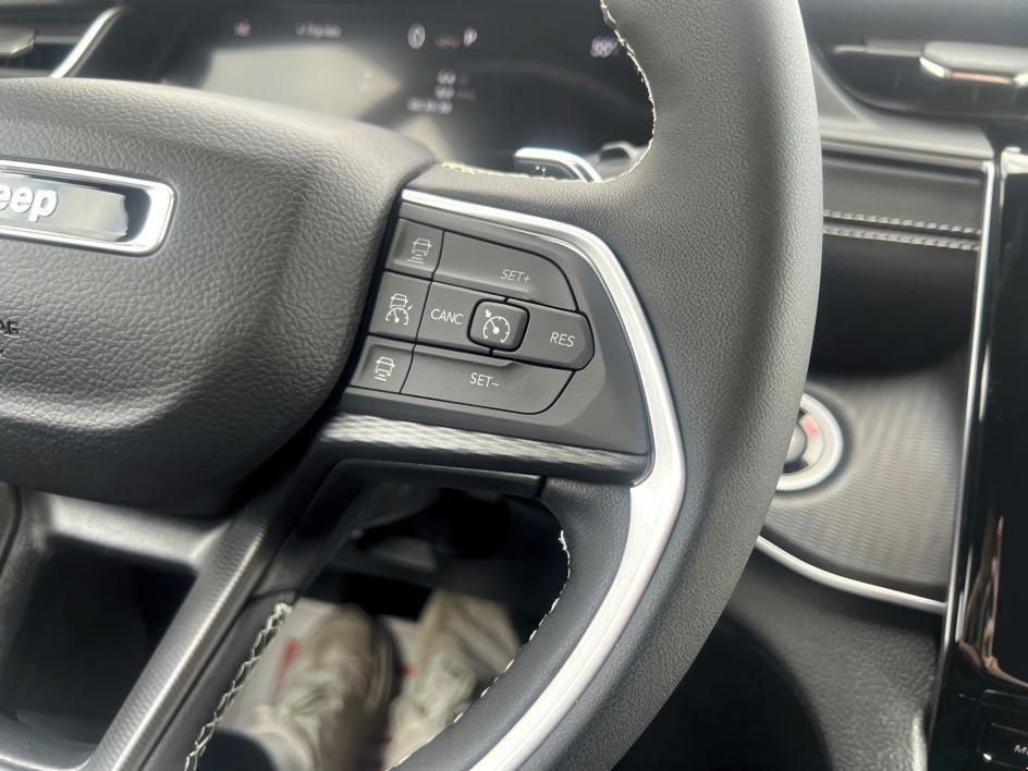 new 2025 Jeep Grand Cherokee car, priced at $39,567