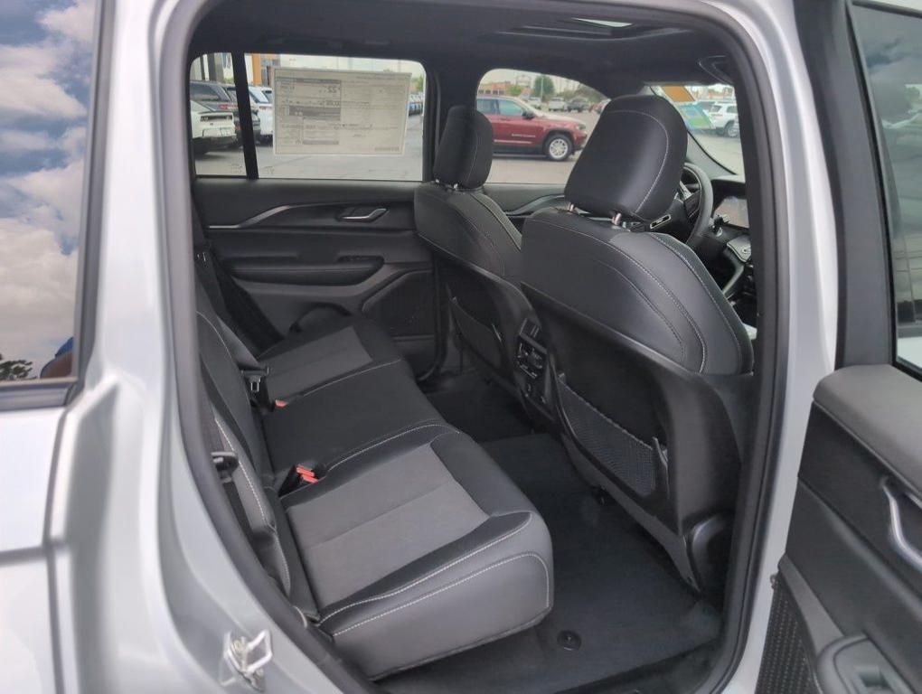 new 2025 Jeep Grand Cherokee car, priced at $41,566