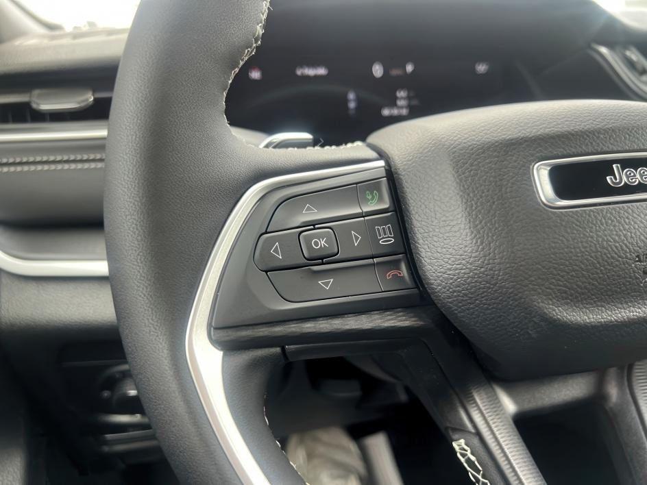 new 2025 Jeep Grand Cherokee car, priced at $39,567