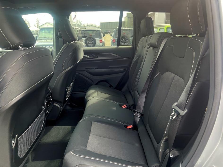 new 2025 Jeep Grand Cherokee car, priced at $39,567