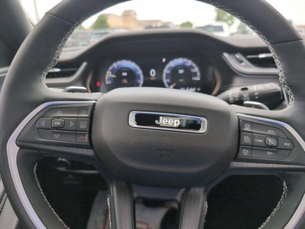 new 2025 Jeep Grand Cherokee car, priced at $41,566