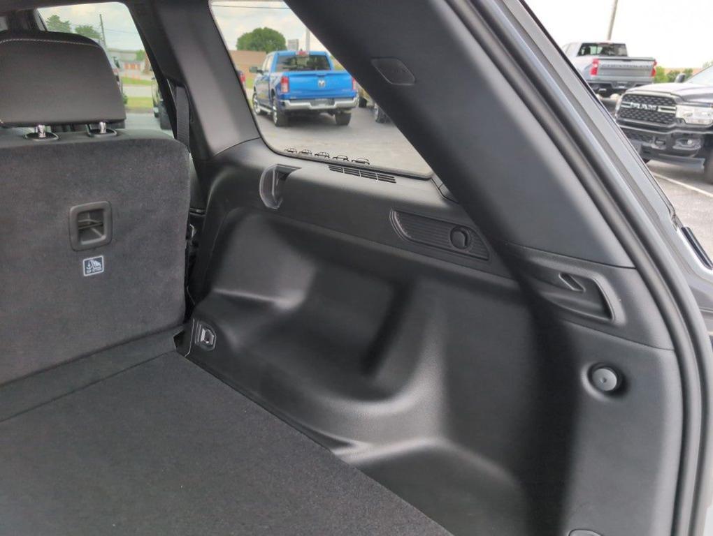new 2025 Jeep Grand Cherokee car, priced at $41,566