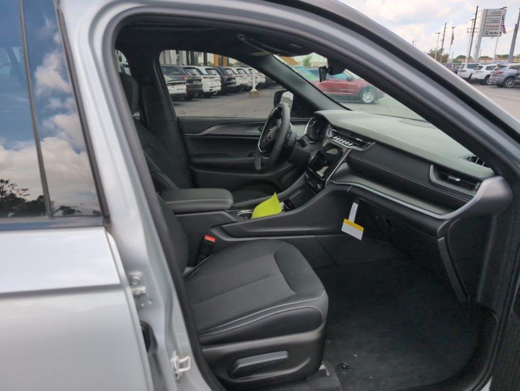 new 2025 Jeep Grand Cherokee car, priced at $41,566