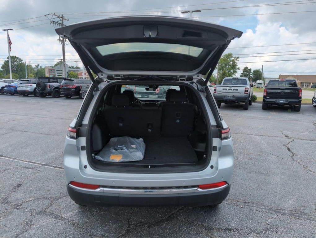 new 2025 Jeep Grand Cherokee car, priced at $41,566