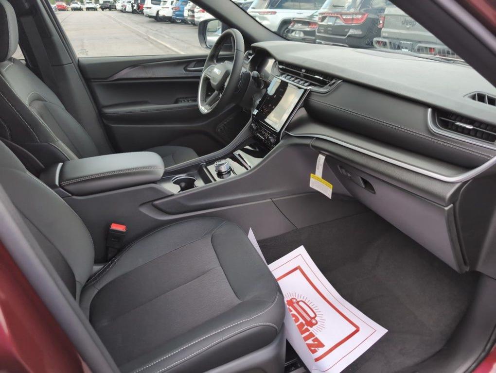 new 2025 Jeep Grand Cherokee car, priced at $42,692