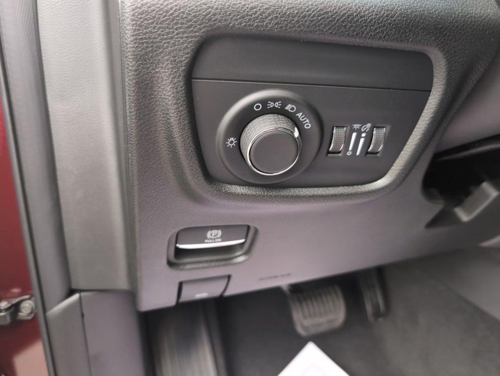 new 2025 Jeep Grand Cherokee car, priced at $42,692