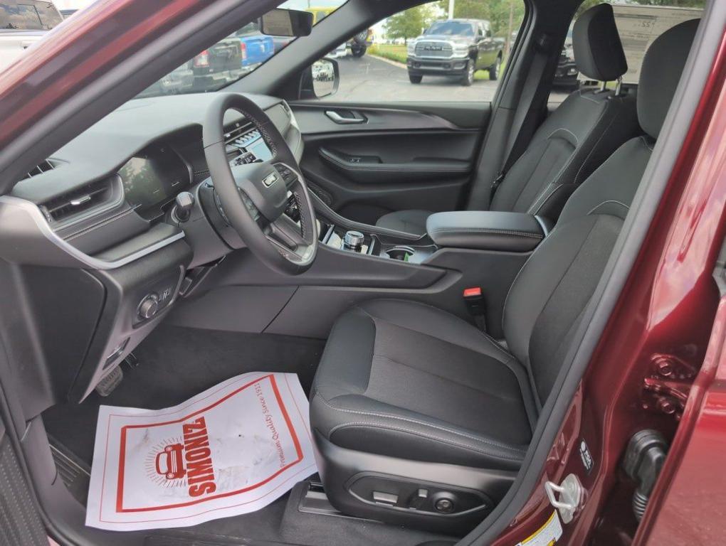 new 2025 Jeep Grand Cherokee car, priced at $42,692