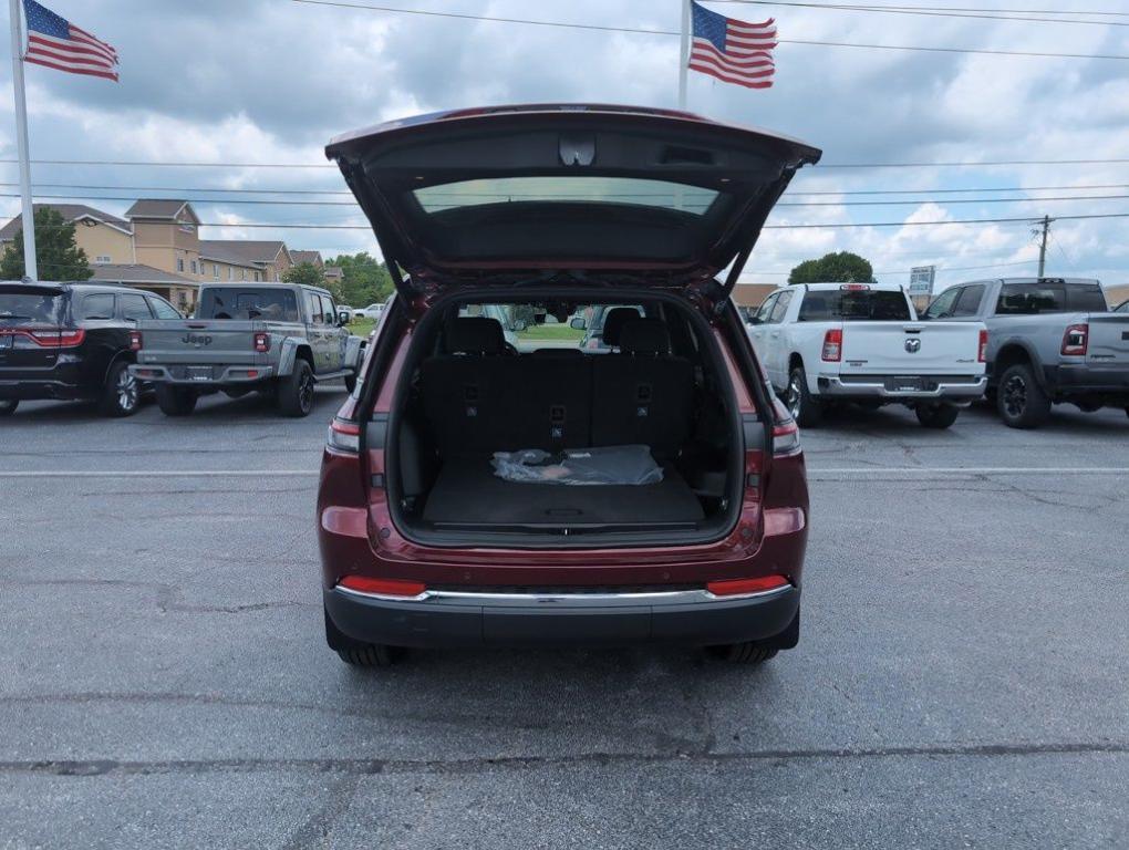 new 2025 Jeep Grand Cherokee car, priced at $42,692