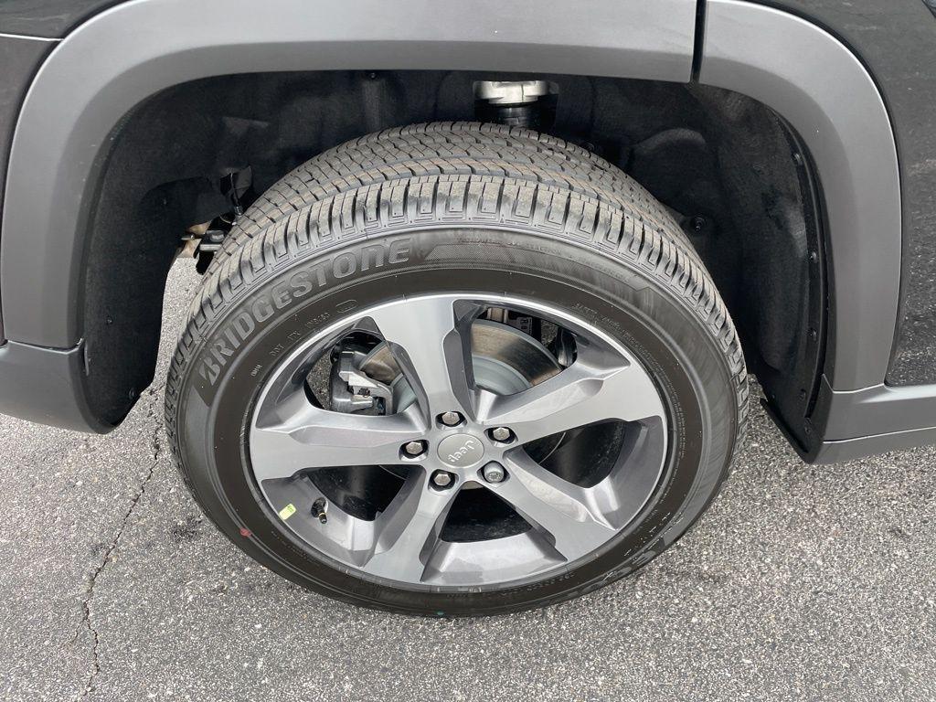 new 2025 Jeep Grand Cherokee car, priced at $50,738