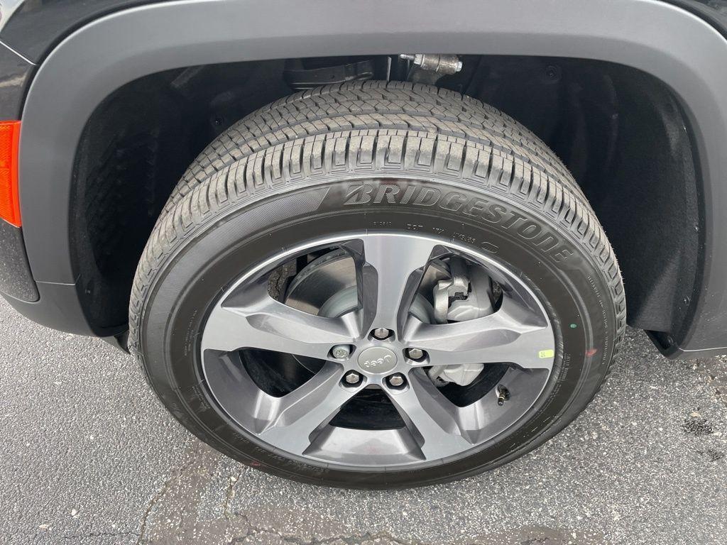 new 2025 Jeep Grand Cherokee car, priced at $50,738