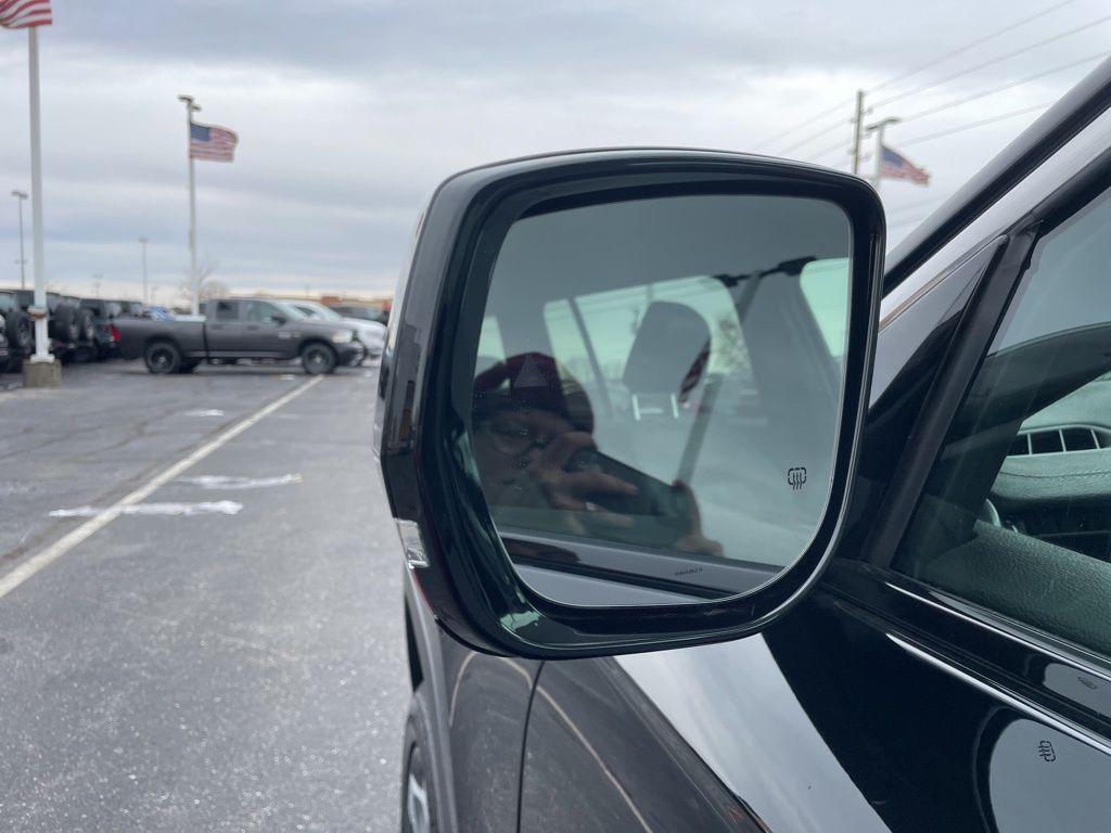 new 2025 Jeep Grand Cherokee car, priced at $50,738