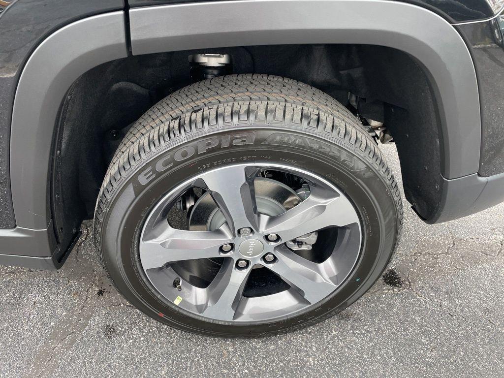 new 2025 Jeep Grand Cherokee car, priced at $50,738