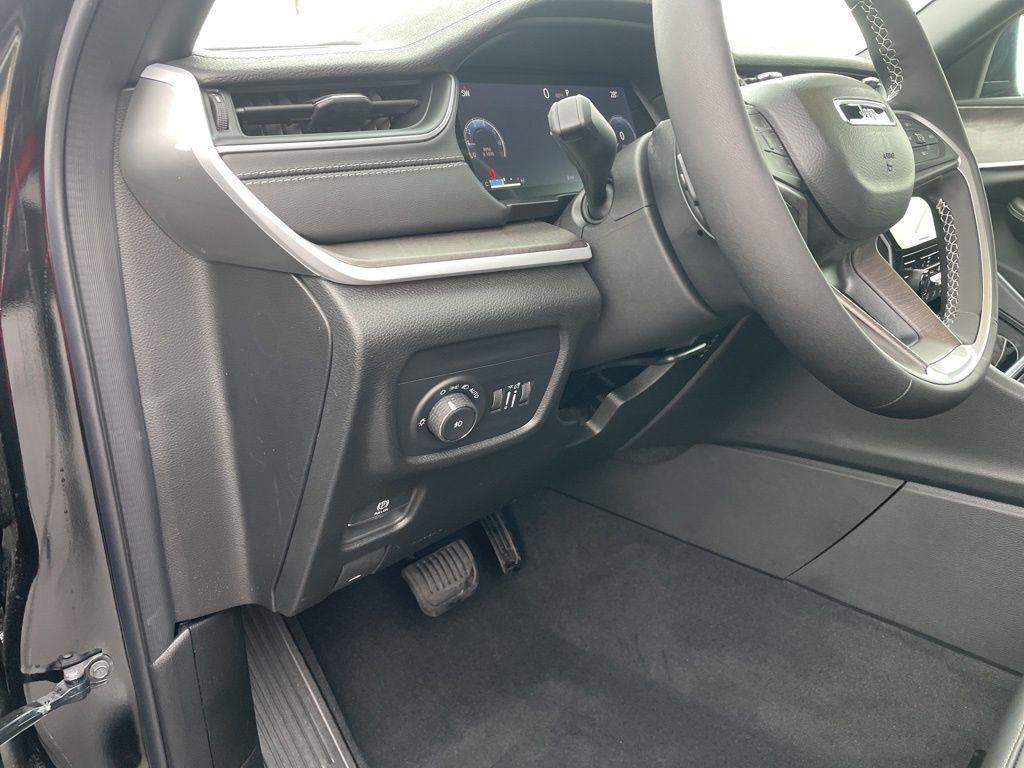 new 2025 Jeep Grand Cherokee car, priced at $50,738