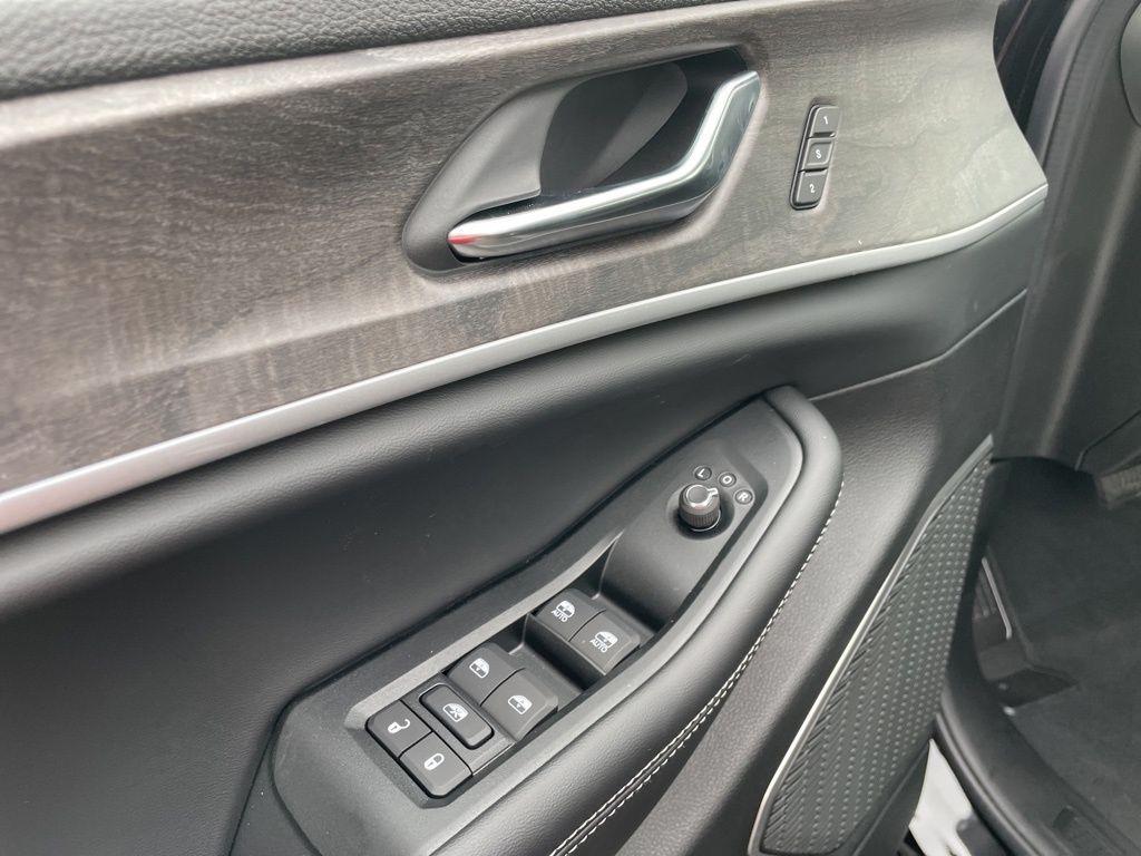 new 2025 Jeep Grand Cherokee car, priced at $50,738