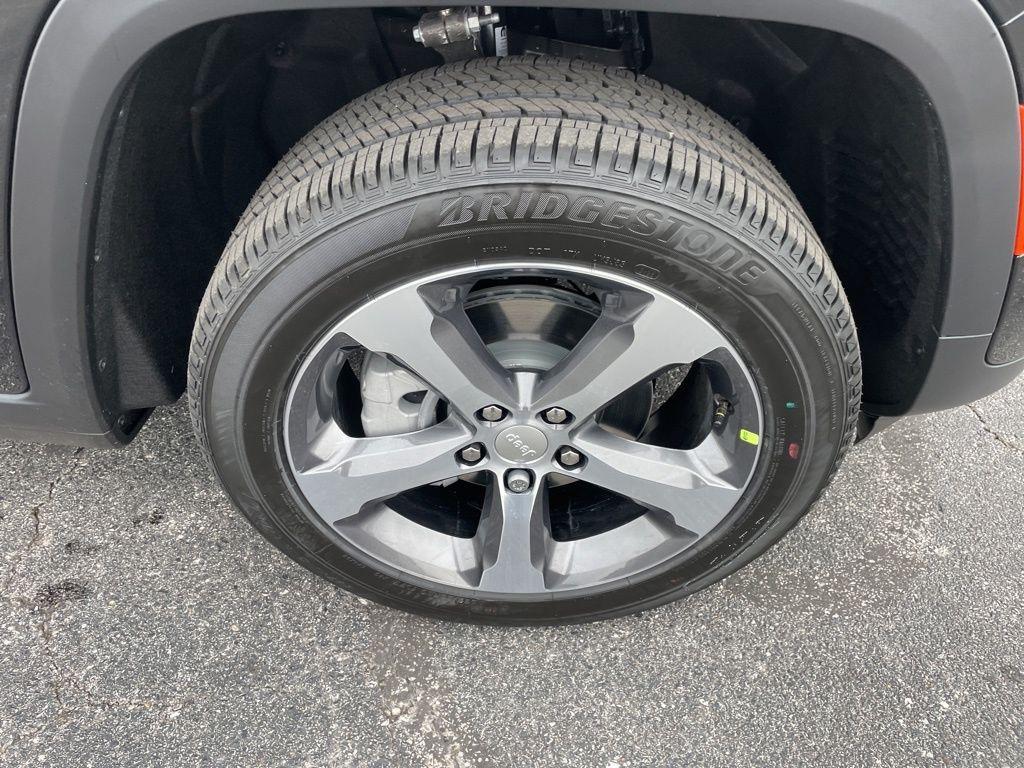 new 2025 Jeep Grand Cherokee car, priced at $50,738