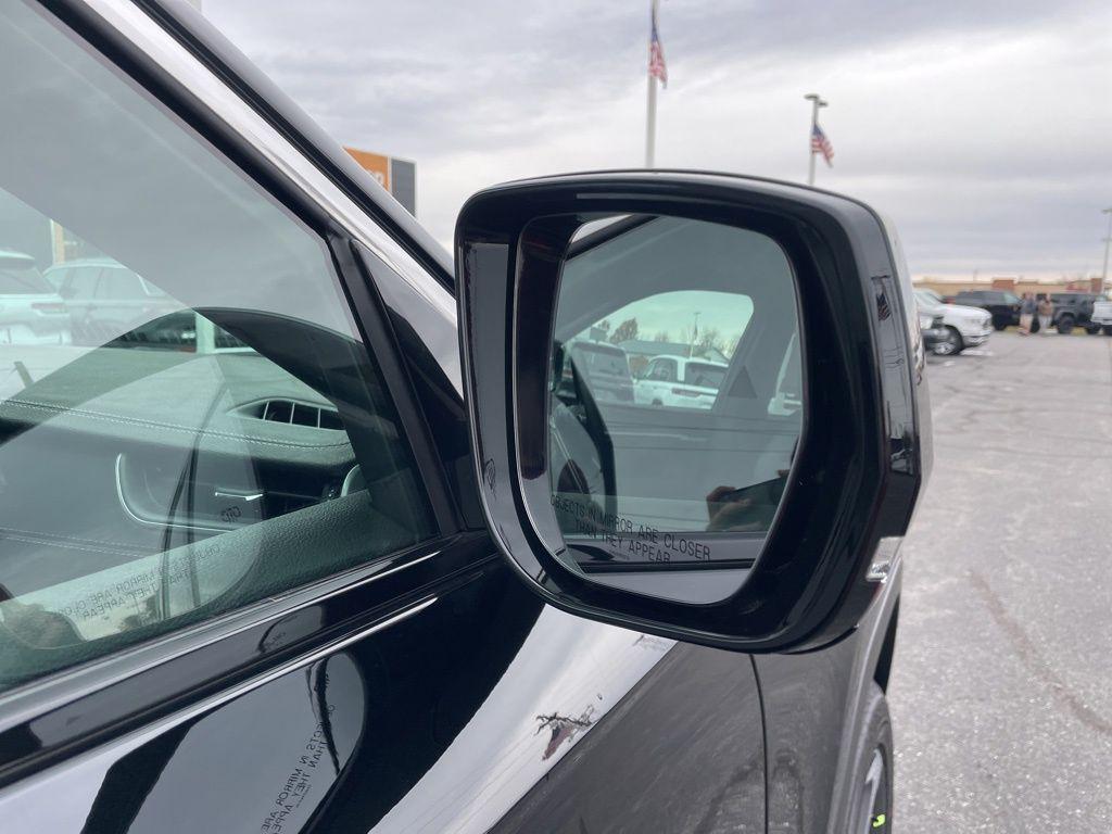 new 2025 Jeep Grand Cherokee car, priced at $50,738