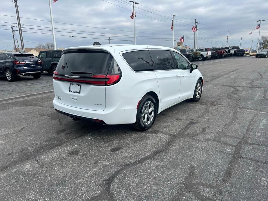 new 2024 Chrysler Pacifica car, priced at $52,321