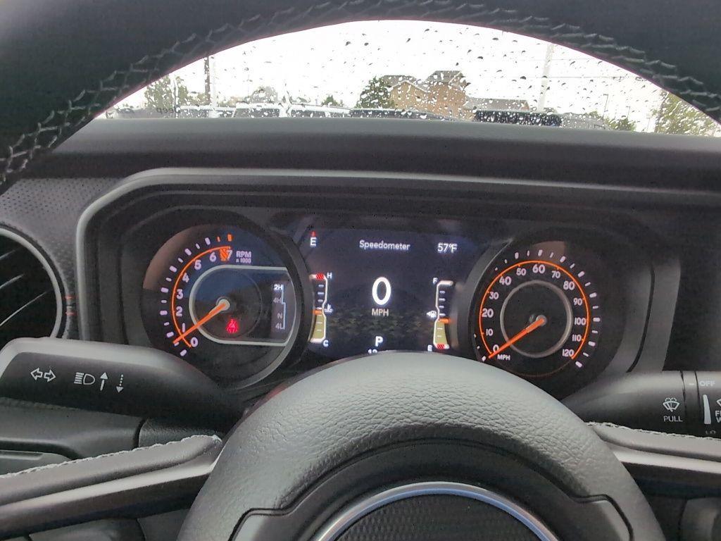 new 2025 Jeep Gladiator car, priced at $50,180
