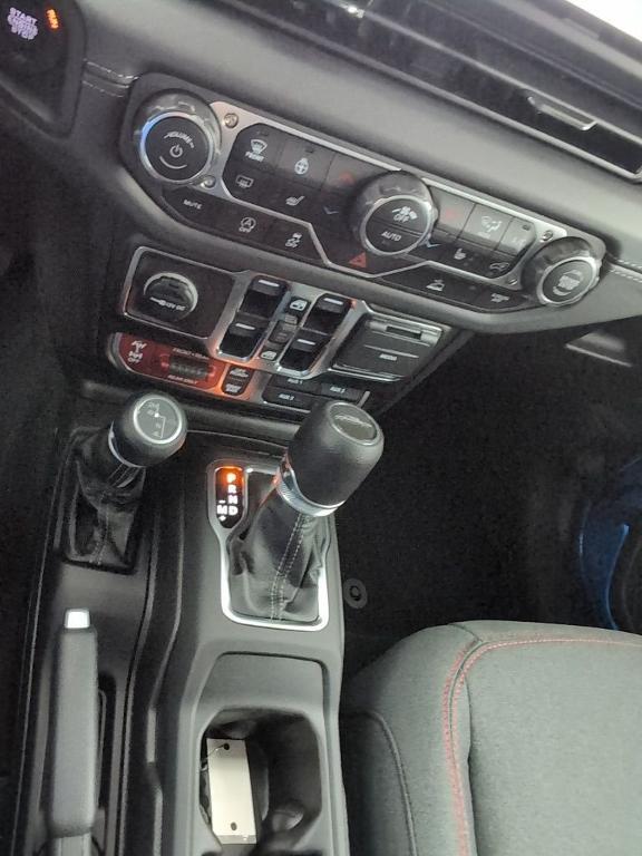 new 2025 Jeep Gladiator car, priced at $50,180