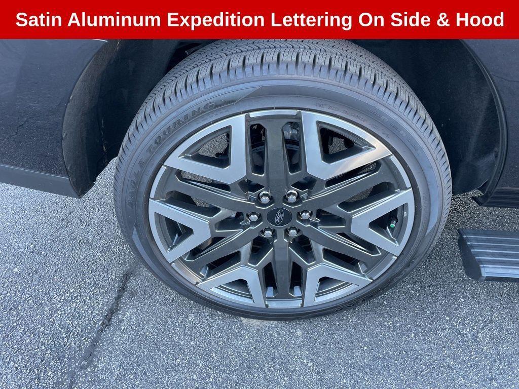 used 2025 Ford Expedition car, priced at $89,998