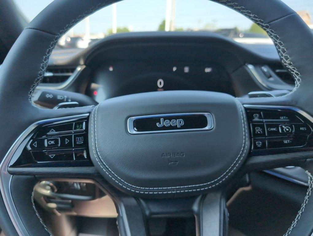 new 2025 Jeep Grand Cherokee car, priced at $58,950