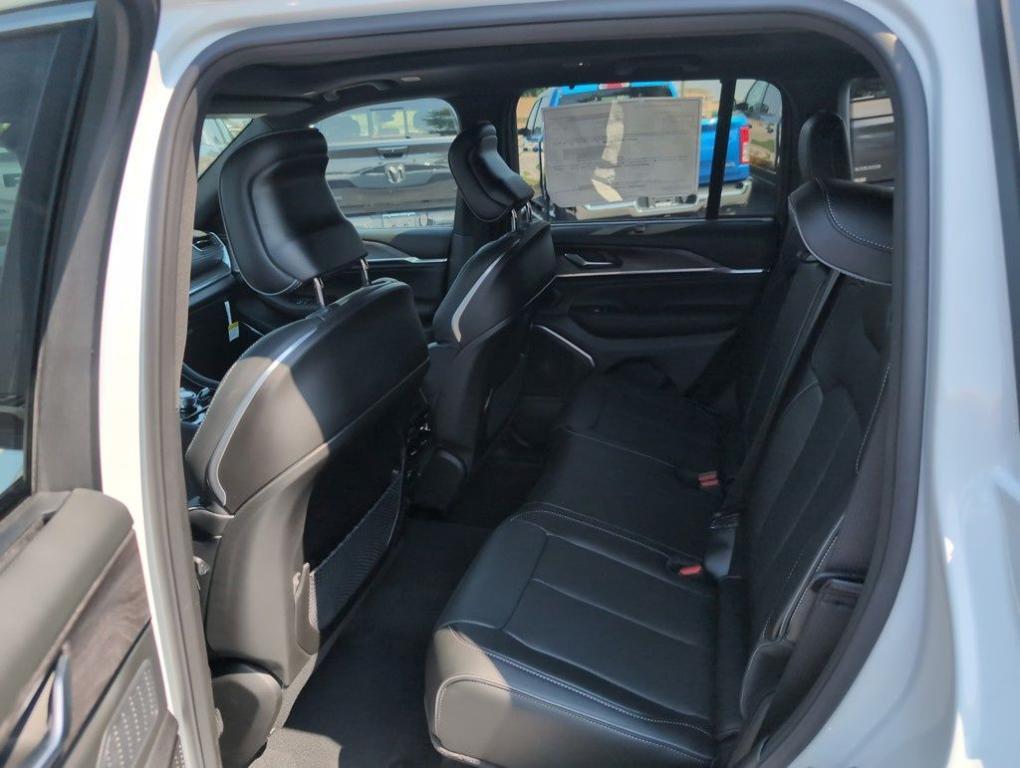 new 2025 Jeep Grand Cherokee car, priced at $58,950