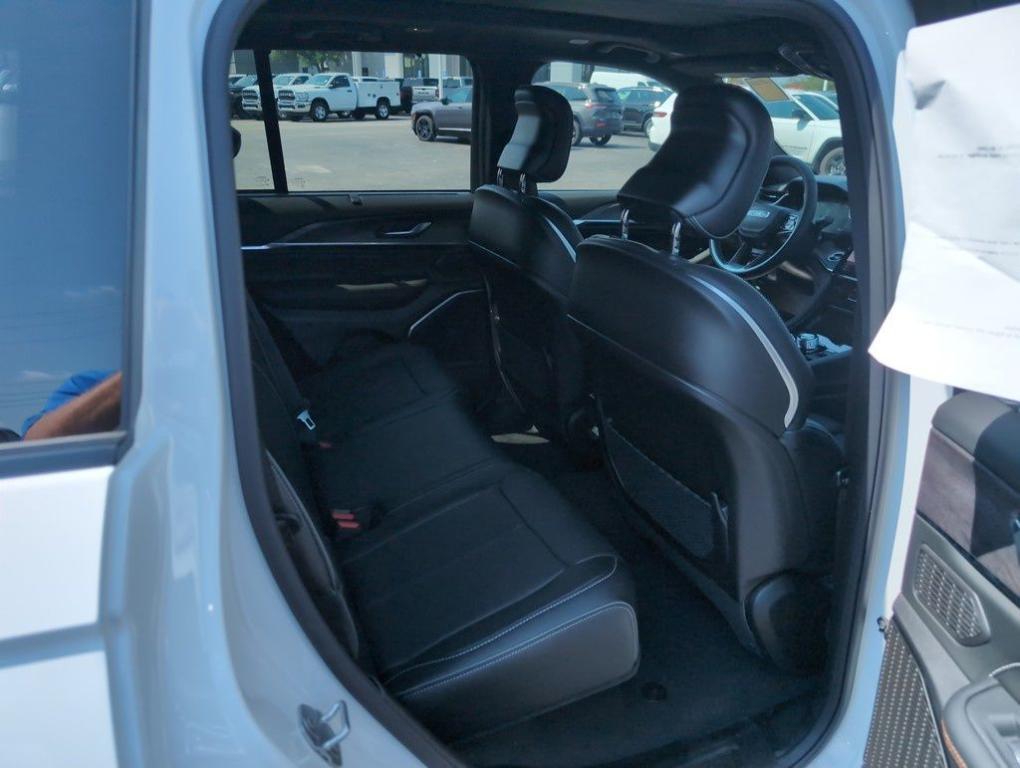 new 2025 Jeep Grand Cherokee car, priced at $58,950