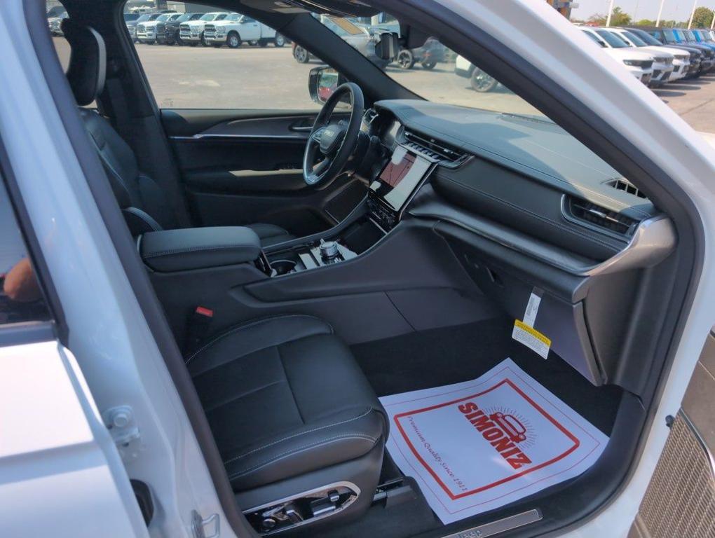 new 2025 Jeep Grand Cherokee car, priced at $58,950