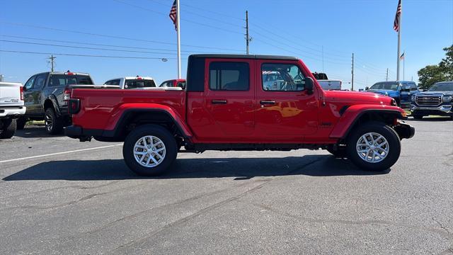 new 2023 Jeep Gladiator car, priced at $38,515