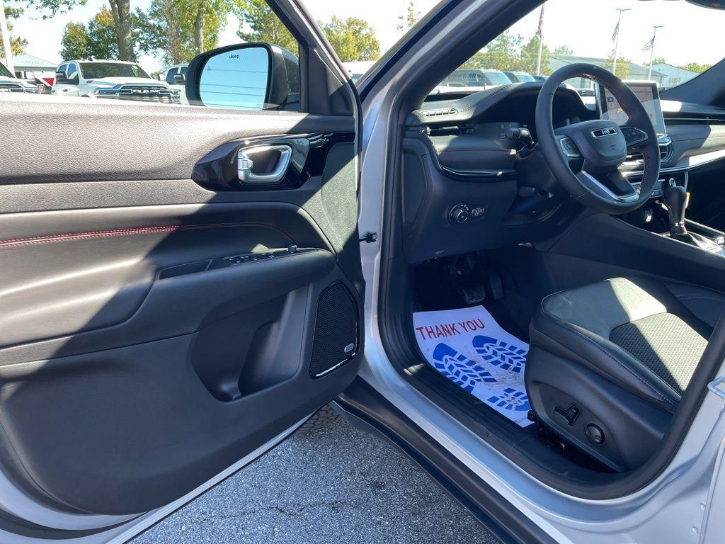 new 2026 Jeep Compass car, priced at $40,211