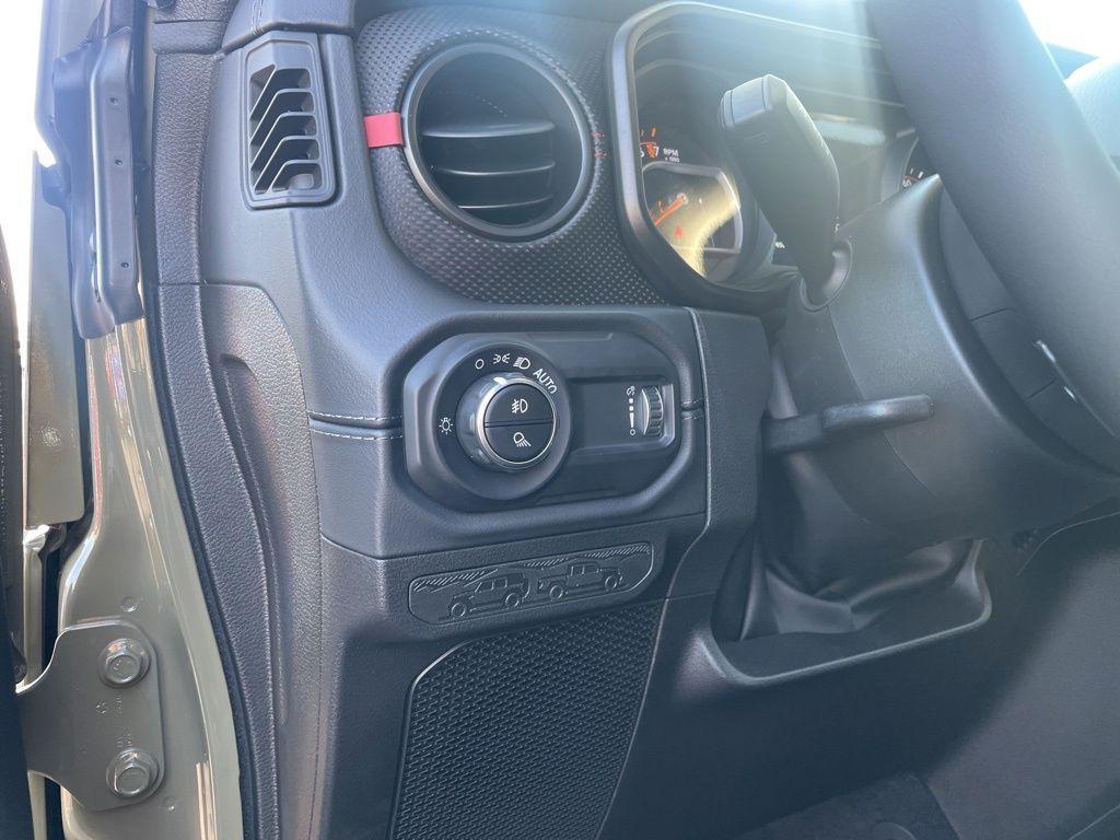 new 2025 Jeep Gladiator car, priced at $55,973