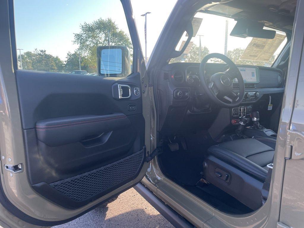 new 2025 Jeep Gladiator car, priced at $55,973