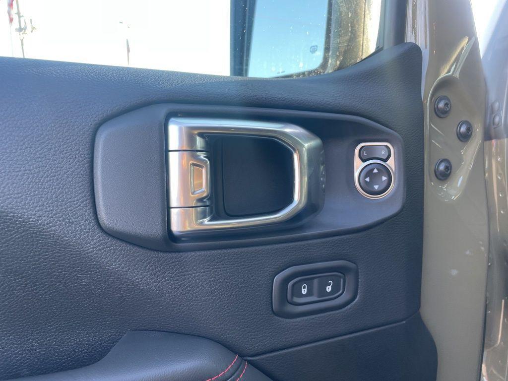 new 2025 Jeep Gladiator car, priced at $55,973