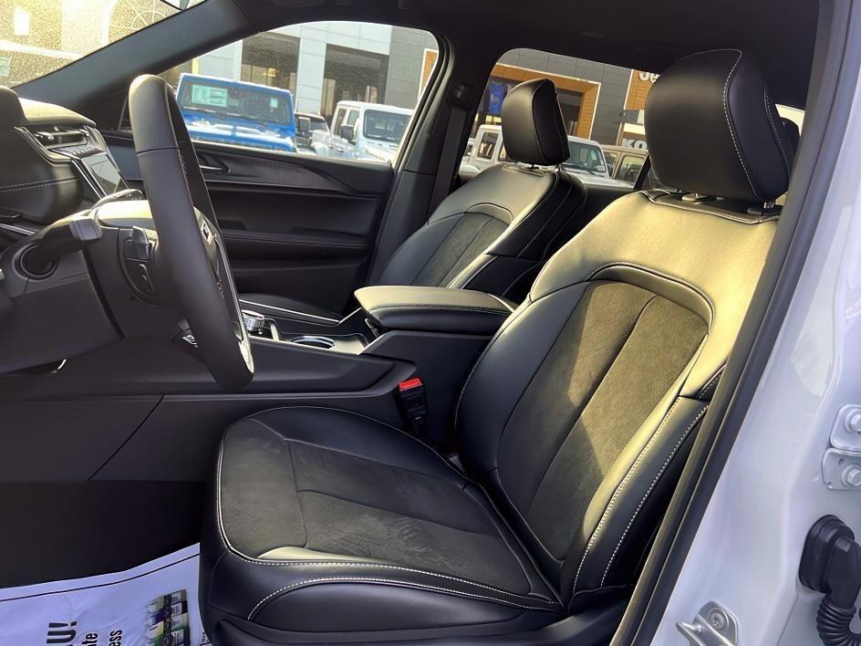 new 2025 Jeep Grand Cherokee L car, priced at $45,917