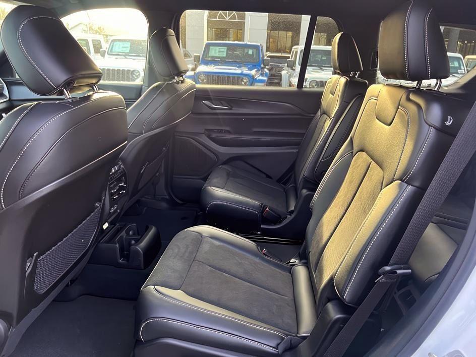 new 2025 Jeep Grand Cherokee L car, priced at $45,917