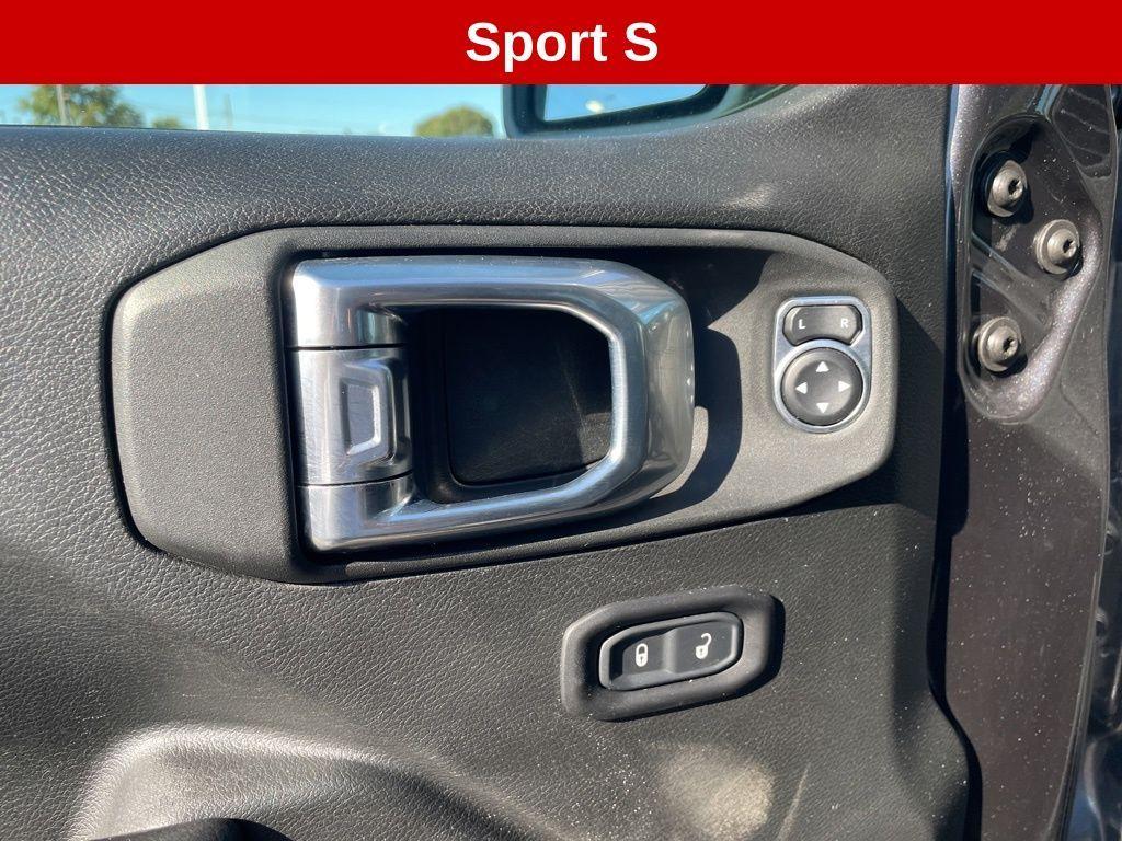 used 2022 Jeep Gladiator car, priced at $29,338