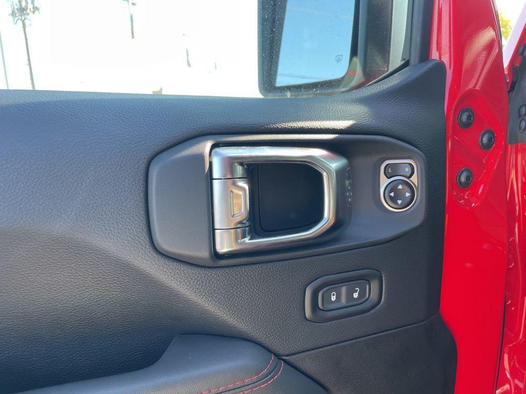new 2025 Jeep Gladiator car, priced at $51,300